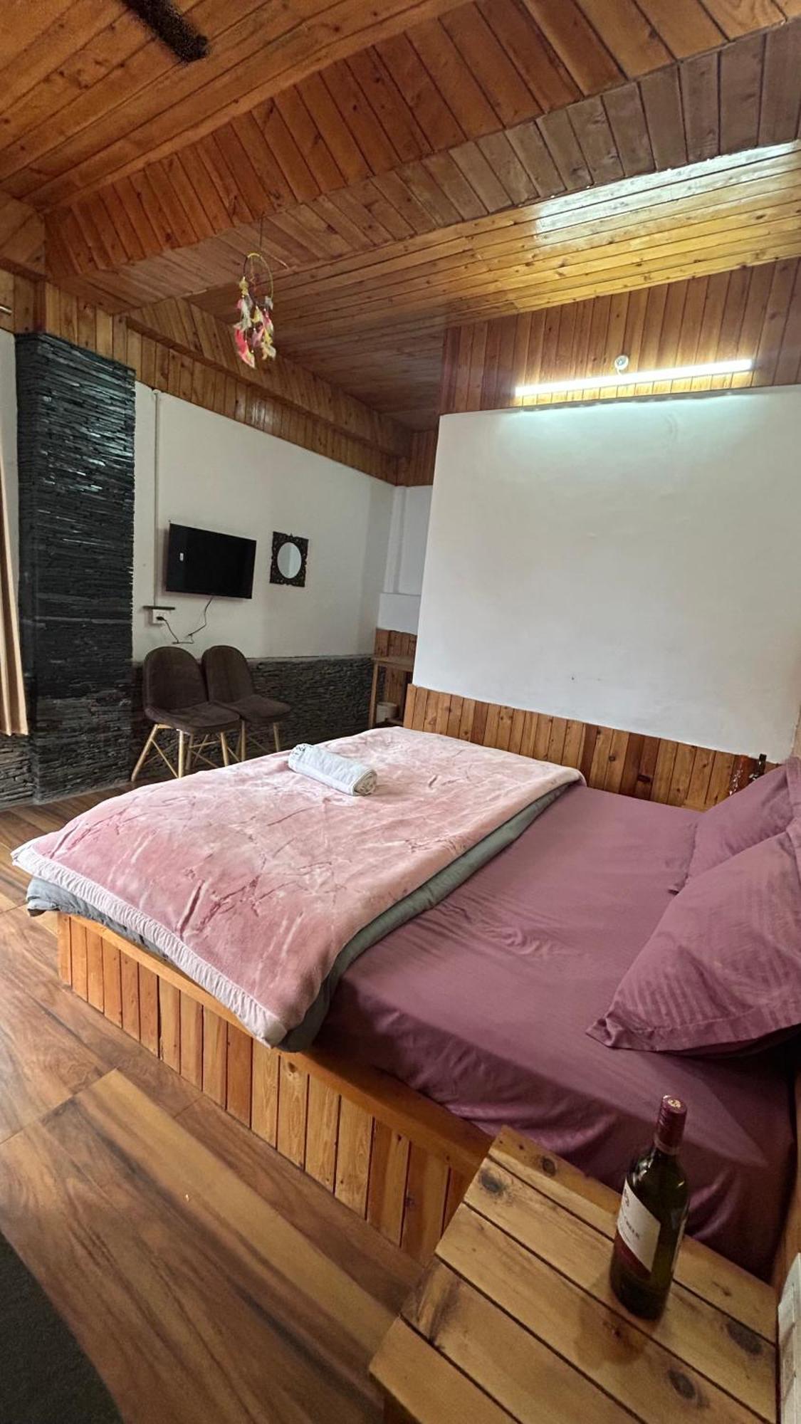 The Himalayan Sukoon Villa Near Jibhi Banjar ภายนอก รูปภาพ